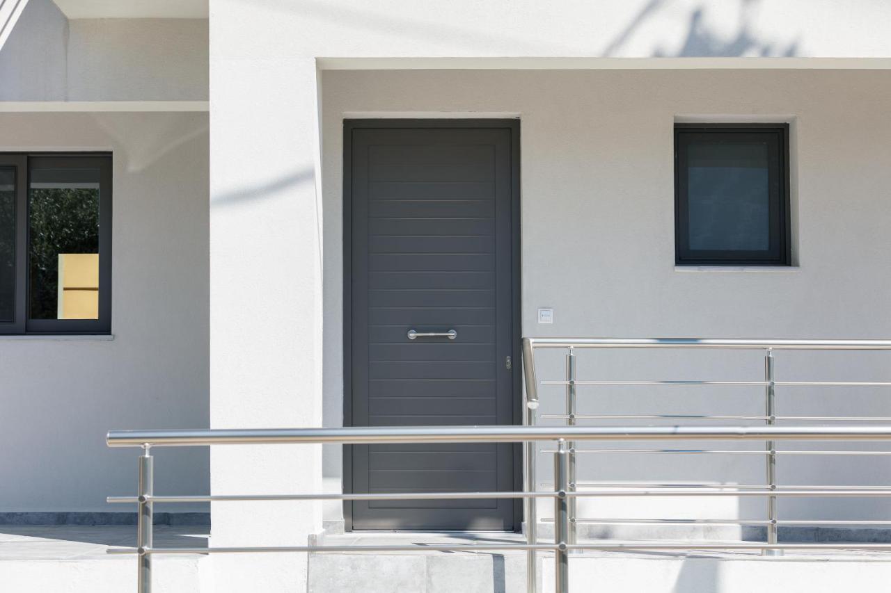 Greek Sky - New Modern Apartment With Shared Pool Tavronitis Dış mekan fotoğraf