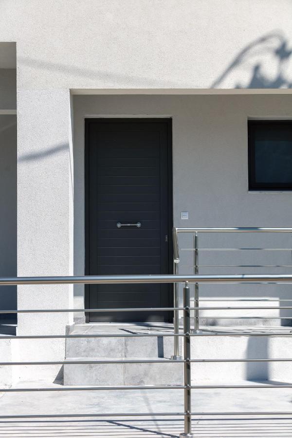 Greek Sky - New Modern Apartment With Shared Pool Tavronitis Dış mekan fotoğraf